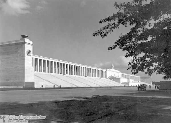 The life and works of the german architect albert speer
